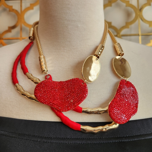 ✨️ Elegant Red and Gold Necklace with Earrings Set ✨️ - Picture 9 of 15